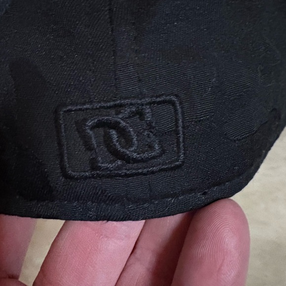 DC brand
flex fit hat. - Picture 4 of 5